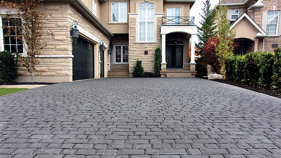 Image of a stone driveway featuring Corso (Ultra Black) product